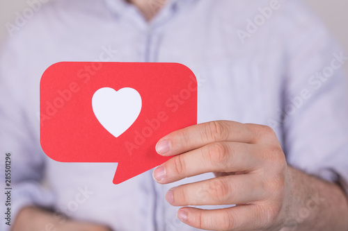 flirt dating love in hand