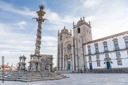 Cathédrale de Porto, Portugal photo