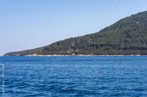 Fototapeta Naklejka Na Ścianę i Meble -  Splendid panoramic view of the blue and crystalline sea of the island of Elba in Italy near the beach