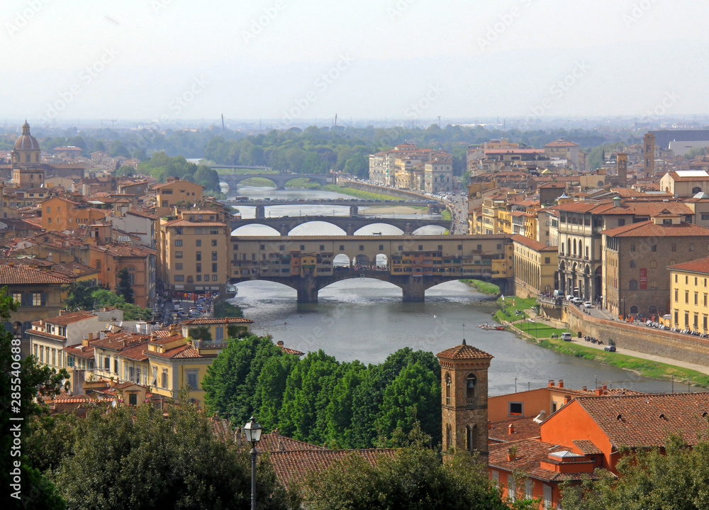 Obraz premium Ponte Vecchio and sister bridges over Arno River - Florence, Italy