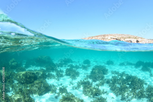 plage de blue lagoon sur l ile de comino a malte
