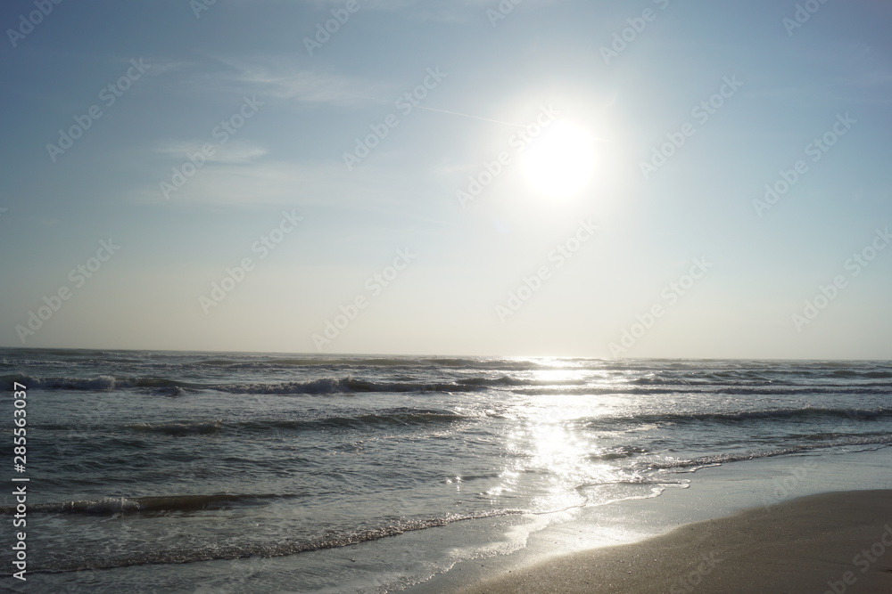 Fototapeta premium sunrise in front of the sea