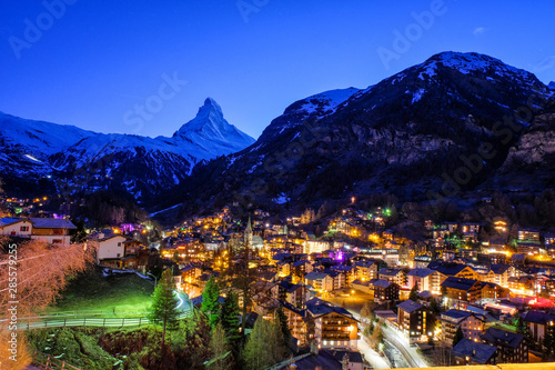 Beautiful view of of the Matterhorn Mountain and Zermatt village at night, Switzerland © sahachat