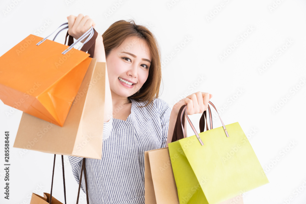 買い物をする女性 買い物をする女性