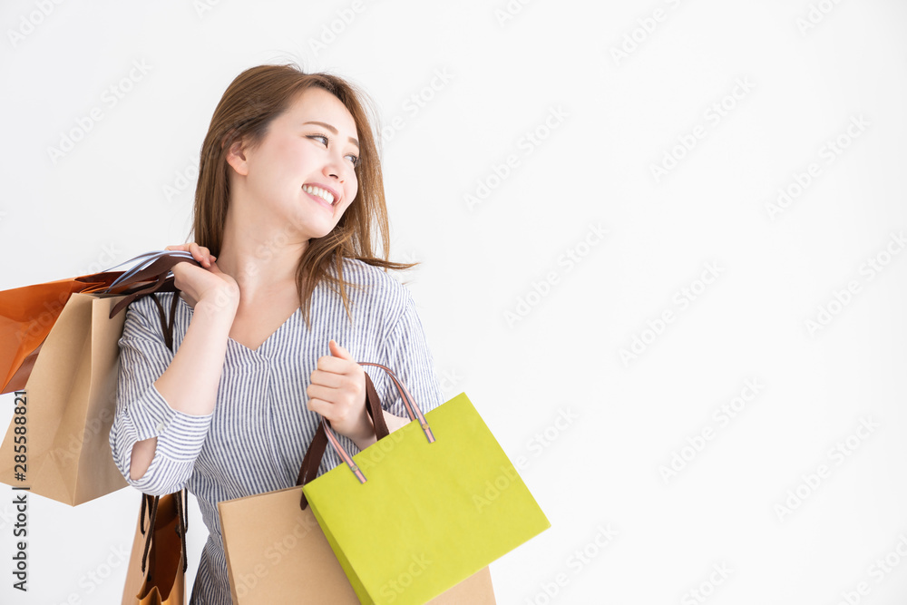 買い物をする女性 買い物をする女性