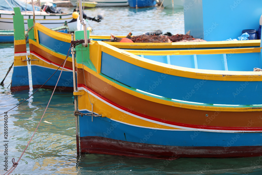 Traditionelles Fischerboot genannt Luzzu in Marsaxlokk. Malta