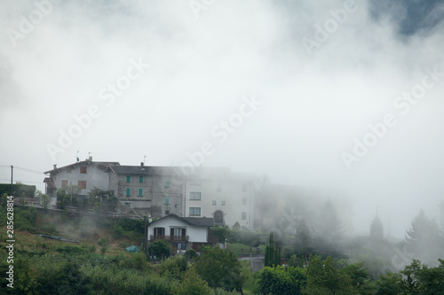 La nebbia risale la valle © roberto lunerti