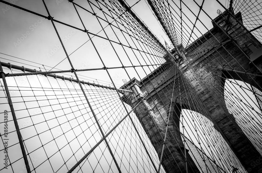 Obraz premium The Cables of Brooklyn bridge in New York black & white