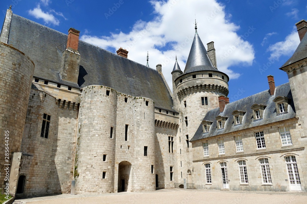 Façade arrière du château de Sully-sur-Loire, Loiret, France