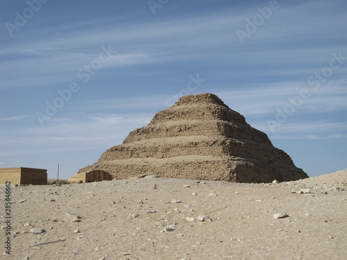 サッカラの階段式ピラミッド（エジプト）