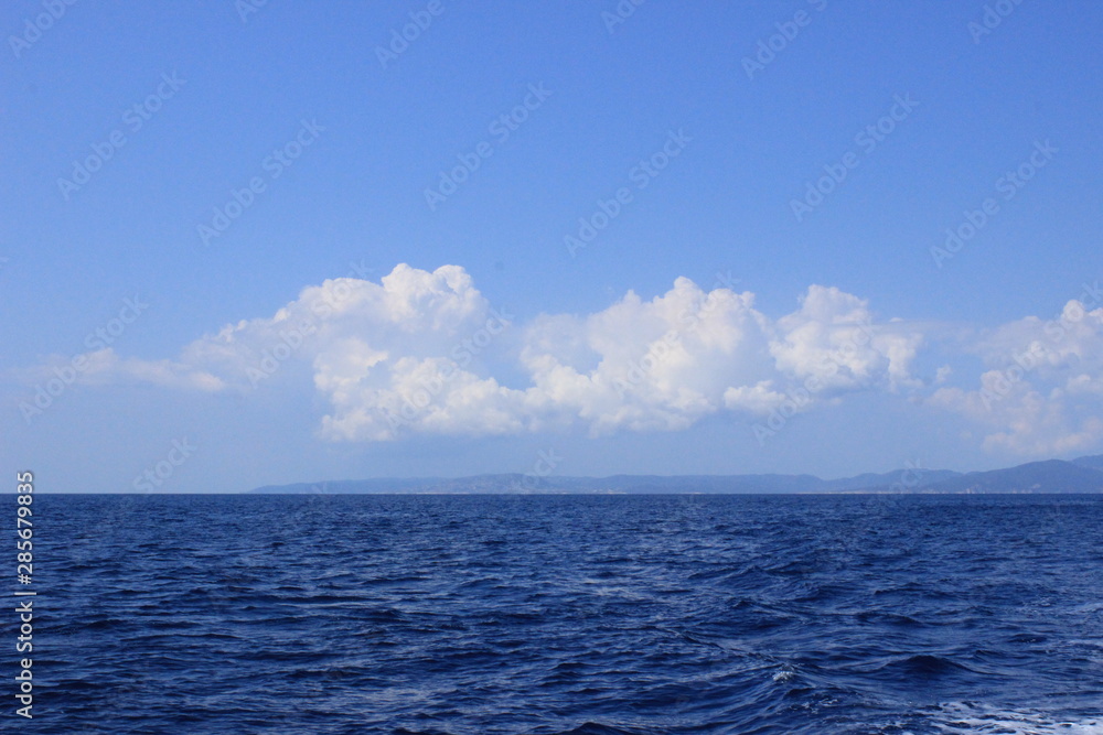 Fototapeta premium sea and blue sky