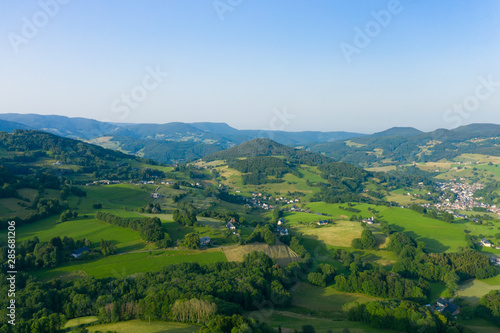 Fototapeta Naklejka Na Ścianę i Meble -  Paysage des Vosges lors d'une journée ensoleillée