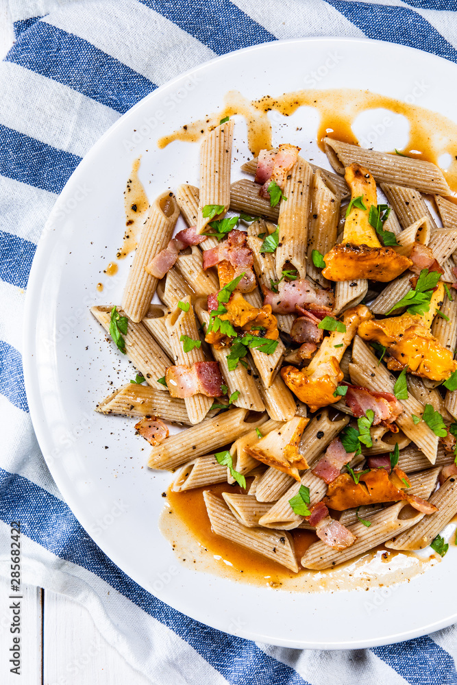 Pasta with chanterelle mushrooms, bacon and sauce Pasta with chanterelle mushrooms, bacon and sauce