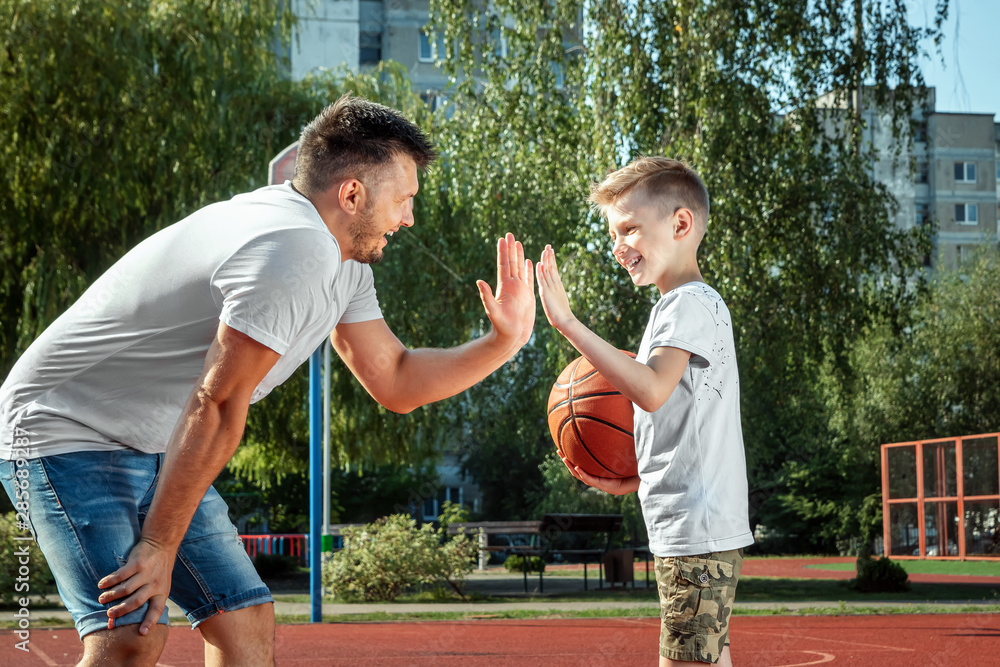 Stockfoto Father and son play basketball together at the basketball ...