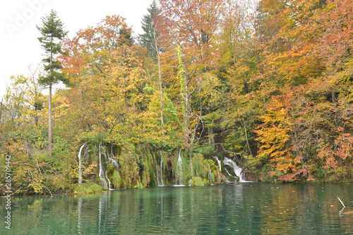 Fototapeta Naklejka Na Ścianę i Meble -  Landscape in Plitvice National Park, Croatia, in the fall