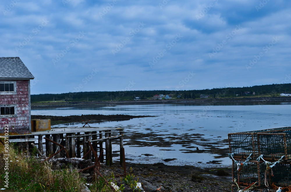 Φωτογραφία Dusk View of Fishing Pier and Lobster Pots on the Bay of Fundy on the Digby Peni