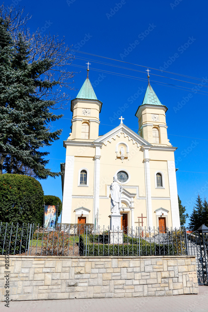 Obraz premium SWIATNIKI GORNE, POLAND - APRIL 01, 2019: Church of St. Stanislaus and St. Jadwiga