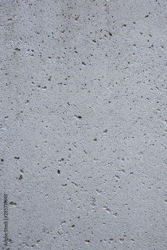 grey concrete wall.