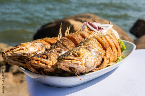 Bild auf Leinwand Plate with three pike-perch fish