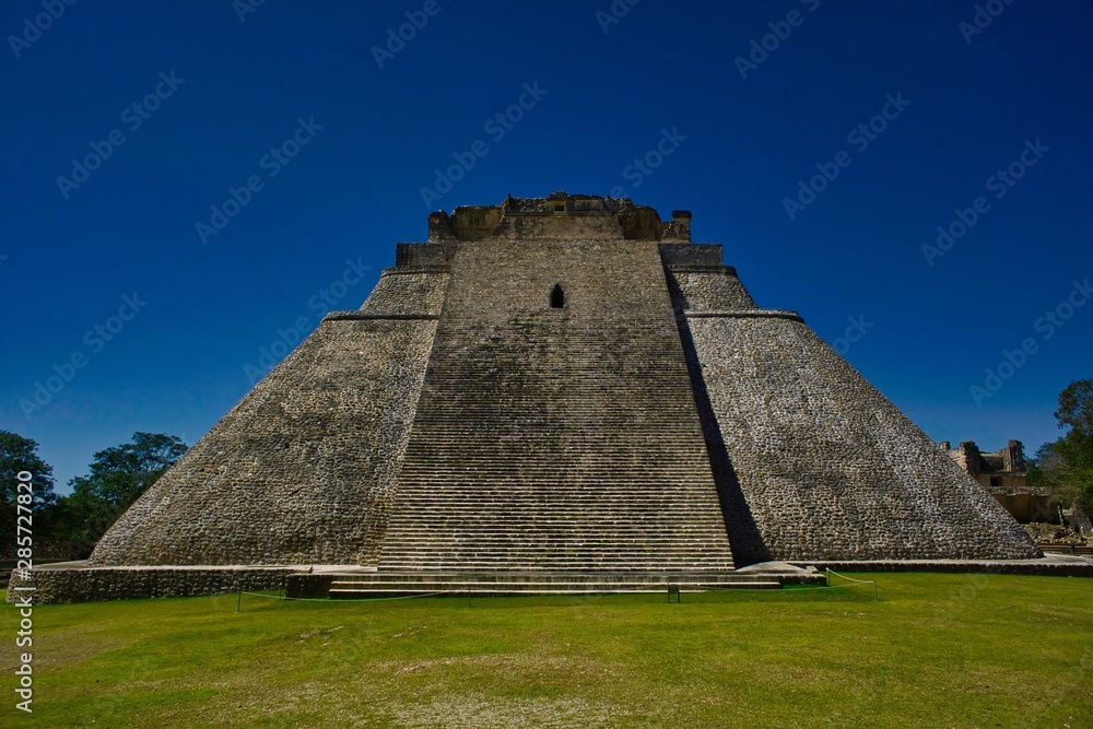 piramide de uxmal mexico