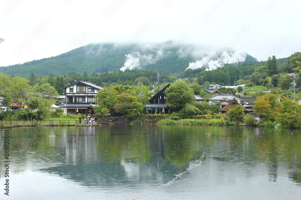 Naklejka premium 湯布院町 風景