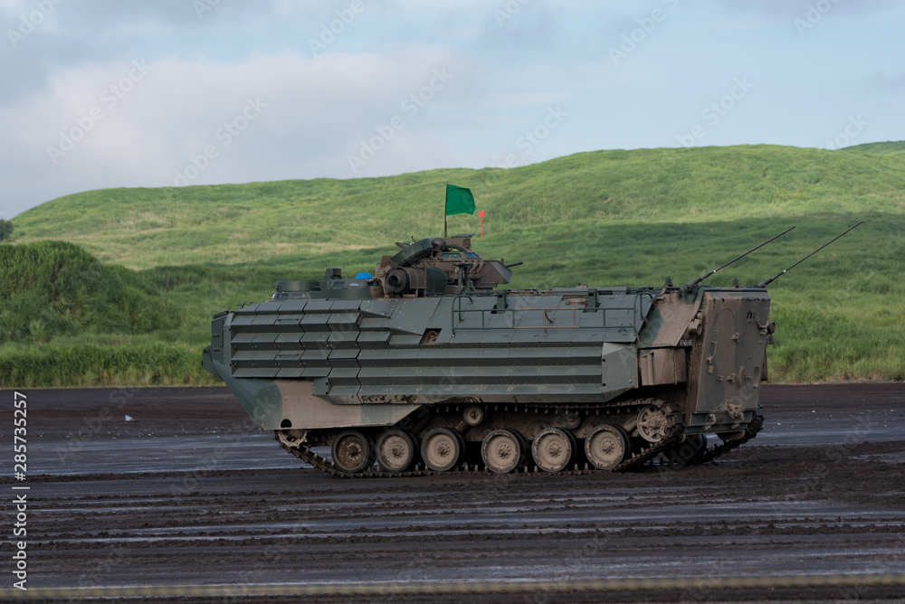 Fototapeta premium 陸上自衛隊 水陸両用車
