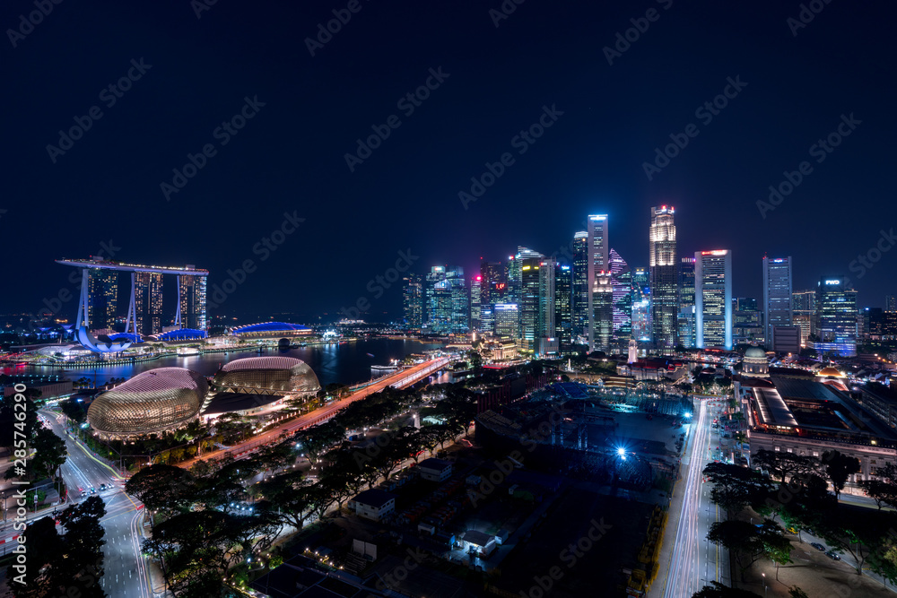 Fototapeta premium Singapore Skyline at magic hour