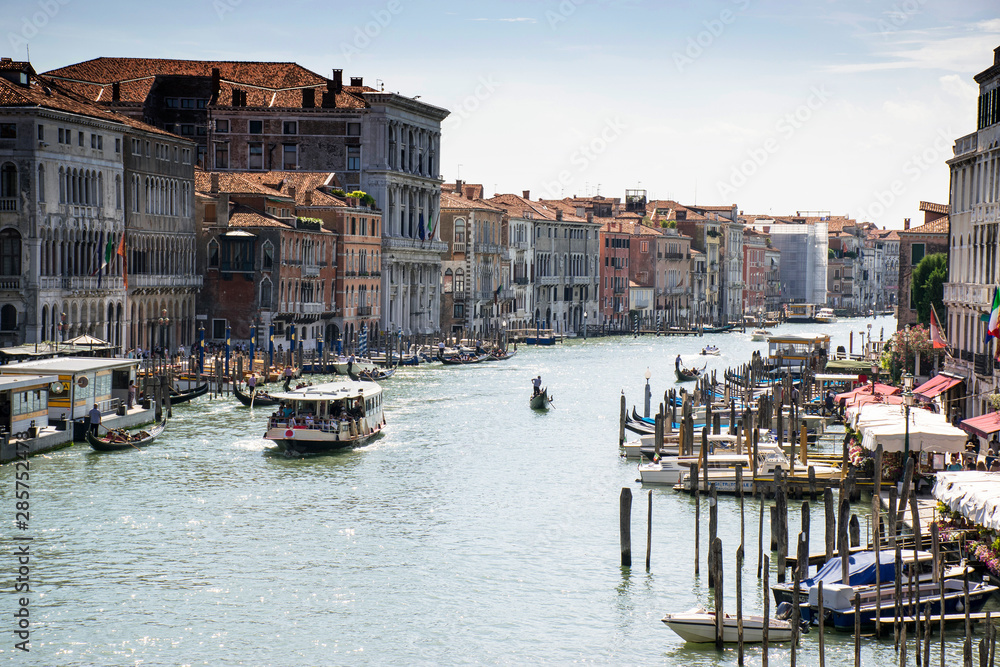Venezia, 17 agosto 2019 16:00. Simbolo del più illustre della città di Venezia (e d'Italia), spicca il campanile di San Marco, isolato, con i suoi 98,6 metri di altezza.