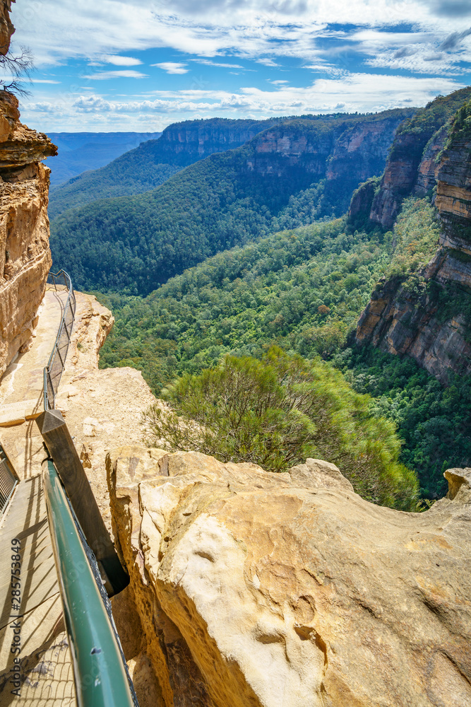 hiking in the blue mountains national park, australia hiking in the blue mountains national park, australia