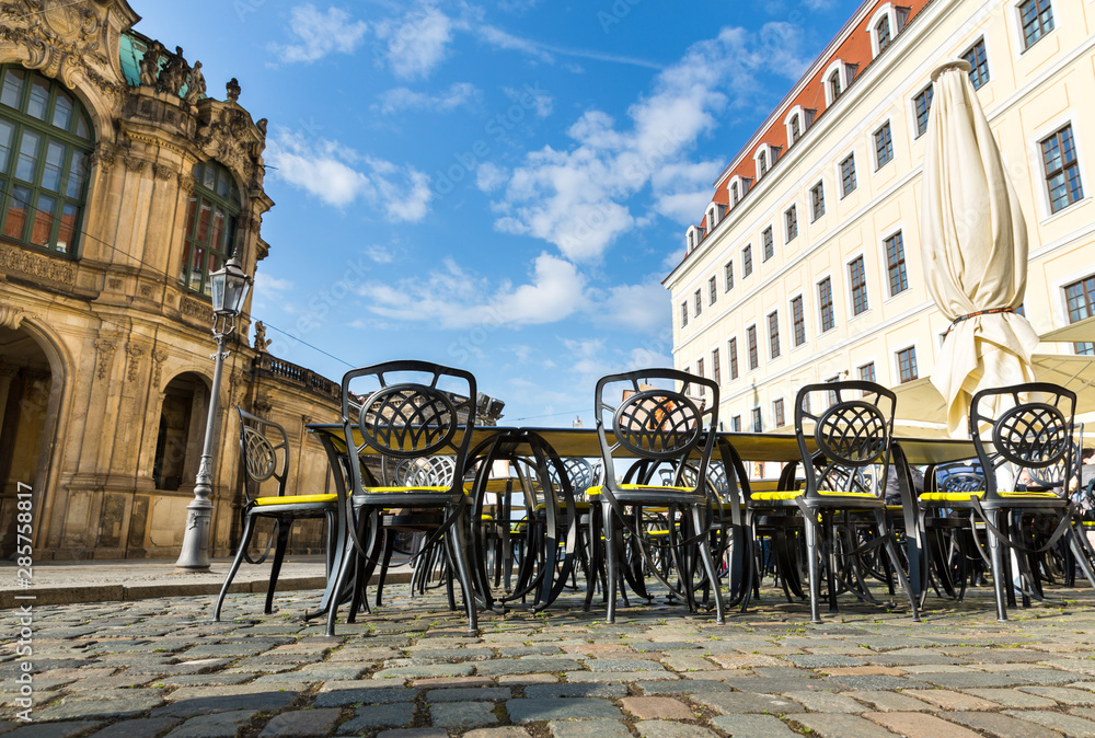 Obraz premium Sidewalk cafe in ancient European city