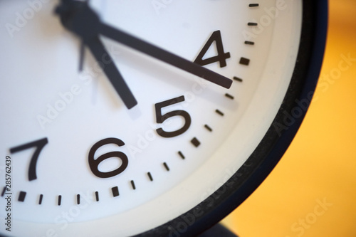 時計・5時過ぎ・定時