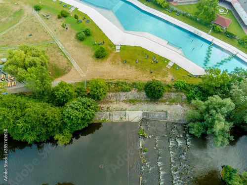 Das Freibad Riviera in Brünn von oben, Tschechische Republik