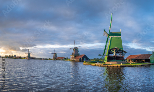 Old windmills, Zaanse Schans, Zaanstad, Netherlands © pwmotion