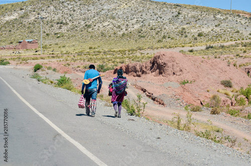 Road view with two people walking and mountains in the surroundings of Macha, Potosi, Bolivia © LAURA GATTI