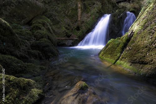 Fototapeta Naklejka Na Ścianę i Meble -  Wasserfall am wilden Endert 4
