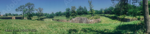 Obraz na płótnie vue panoramique de la couronne des remparts de la forteresse de Neuf-Brisach, forteresse alsacienne de Louis XIV et de l'architecte Vauban w salonie