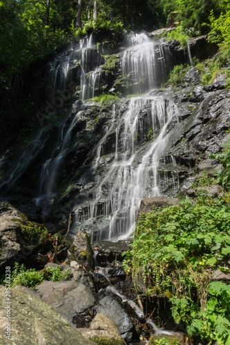 Wandern im Schwarzwald durch Wald und an Flüssen