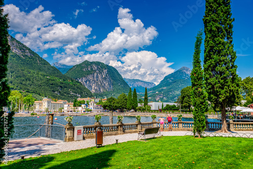 Valokuvatapetti Lake Garda in Italy in summer
