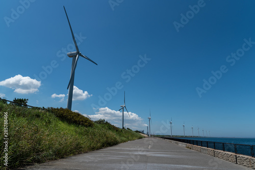 北九州市風力発電機のある風景