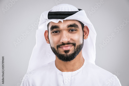 Foto Arabic handsome man studio portraits
