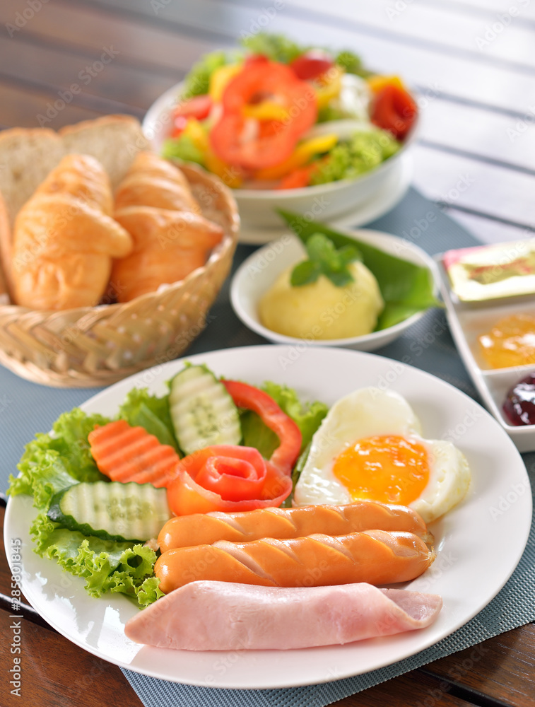 Breakfast egg ham bread and hot dog Breakfast egg ham bread and hot dog