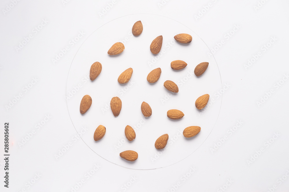 Fototapeta premium Almond nuts isolated on white backgroud.
