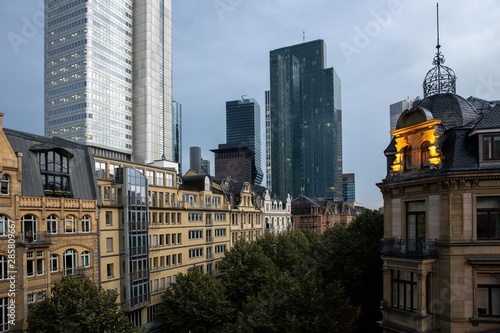 Frankfurt Kaiserstraße abends