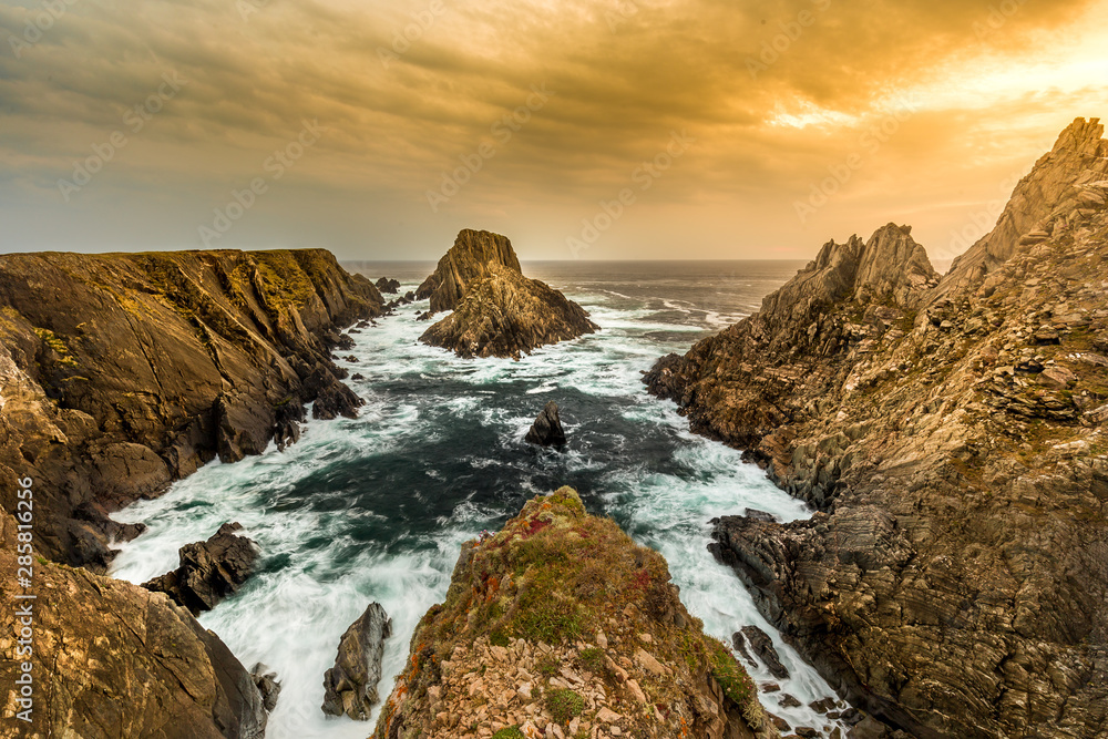 Obraz premium rocks in sea