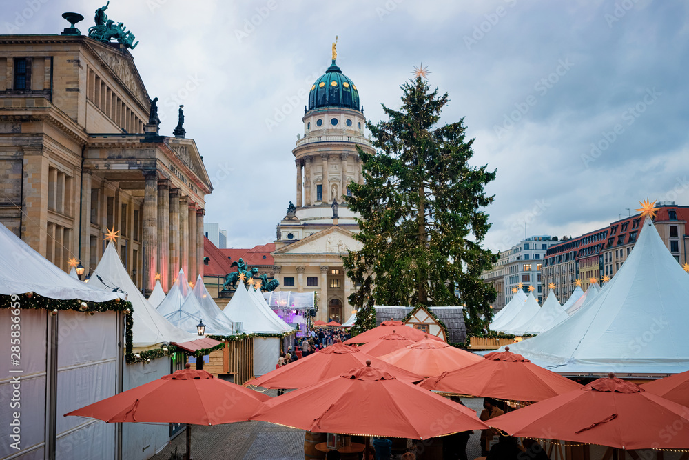 Fototapeta premium Evening Christmas market on Gendarmenmarkt in Berlin EU