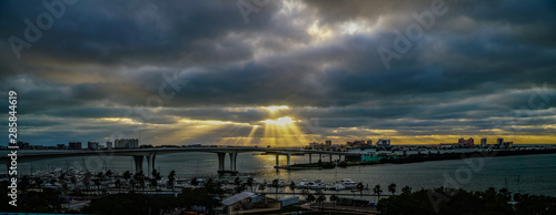 Wallpaper Mural Light rays Torontodigital.ca