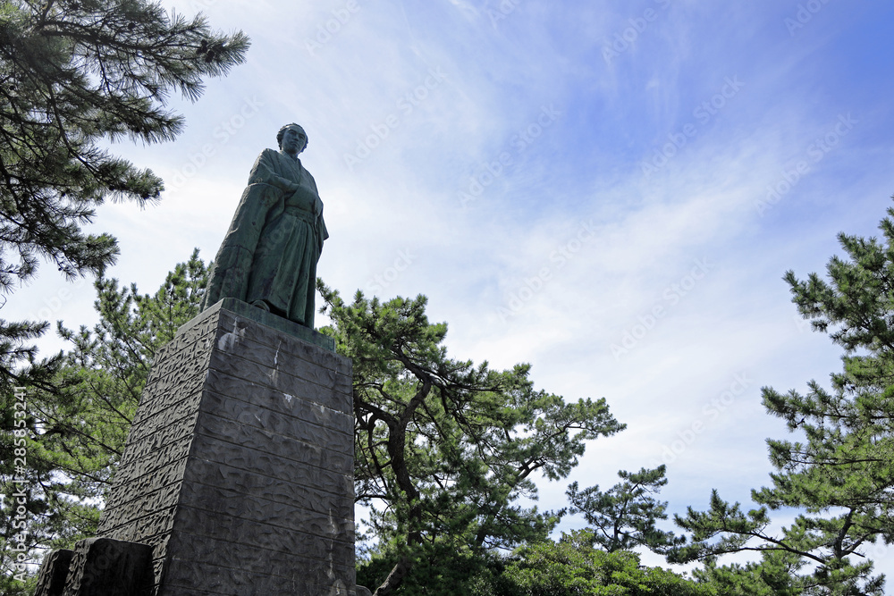 桂浜の坂本龍馬像 (高知)