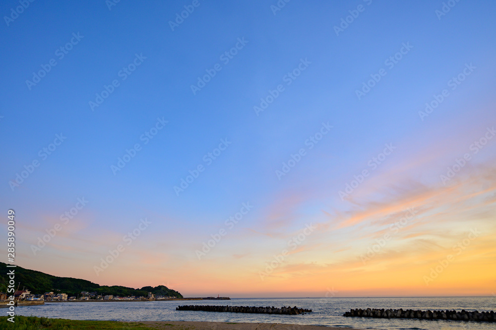 波津海岸から眺める朝日