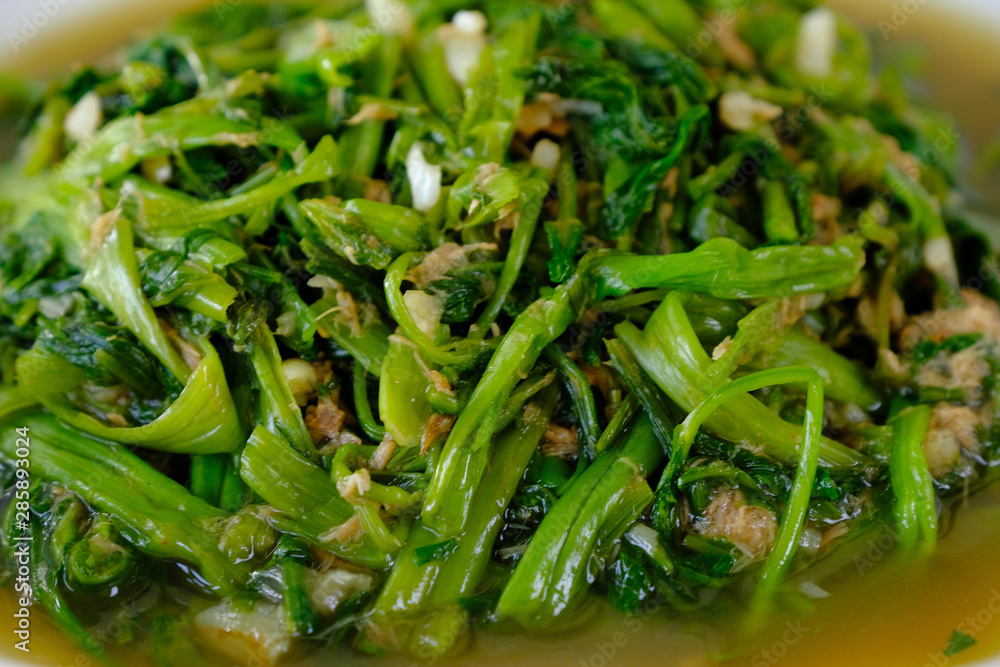 Fry morning glory and tuna meat vert delicious and healthy in breakfast. Fry morning glory and tuna meat vert delicious and healthy in breakfast.