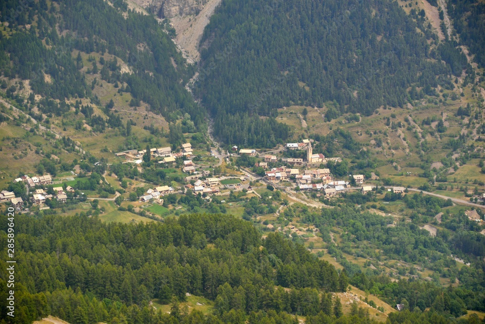 Hameau de Vaucluse (hautes-Alpes)